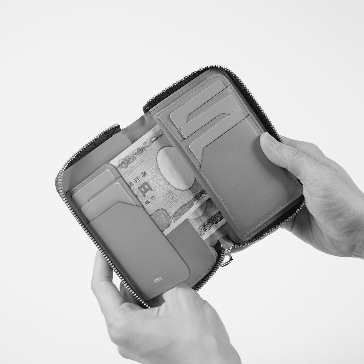 CRISTY SMART MID WLT.5｜モラレスパイソン革のミニ財布｜蛇革×石垣