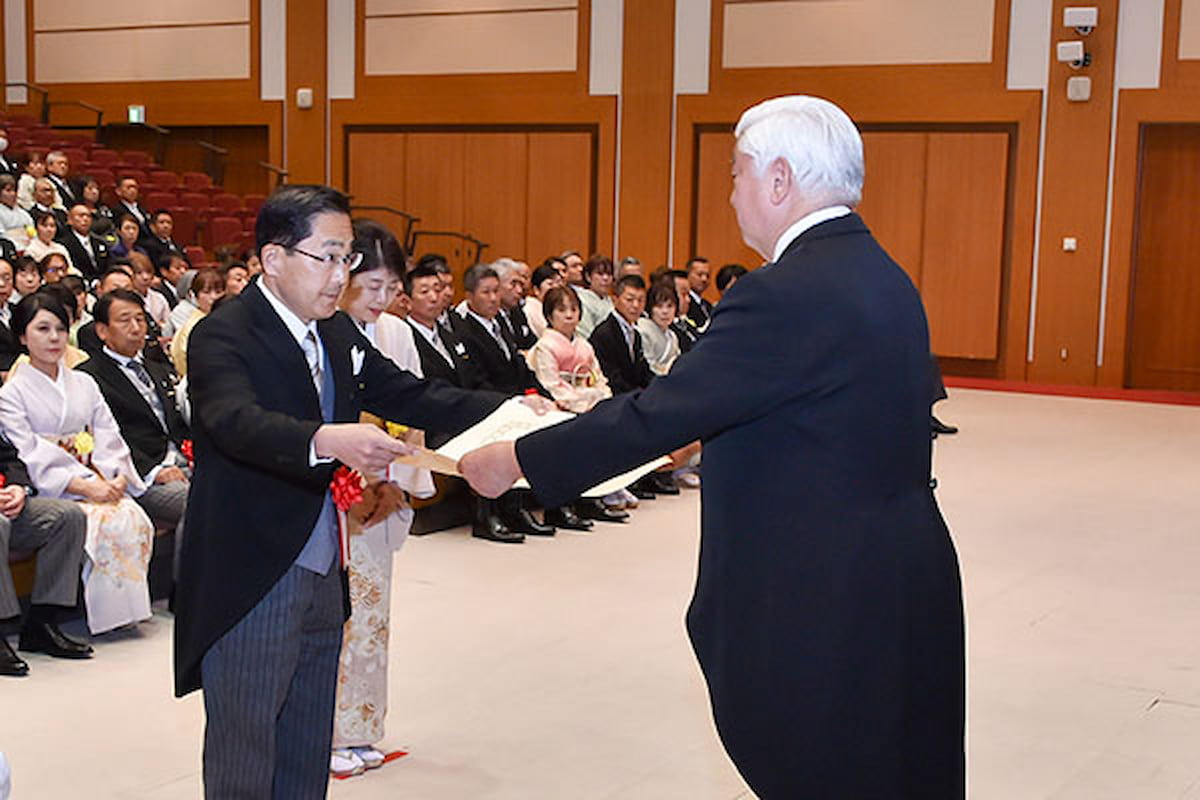 中谷防衛大臣が第43回危険業務従事者叙勲勲章伝達式を実施（11月12日