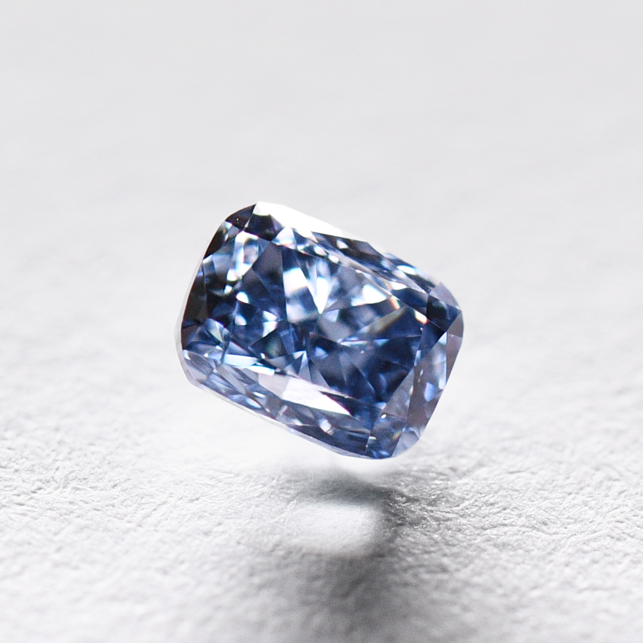ブルーダイヤモンドルース‐0.21ct, Fancy Vivid Blue, VS-2, Cushion