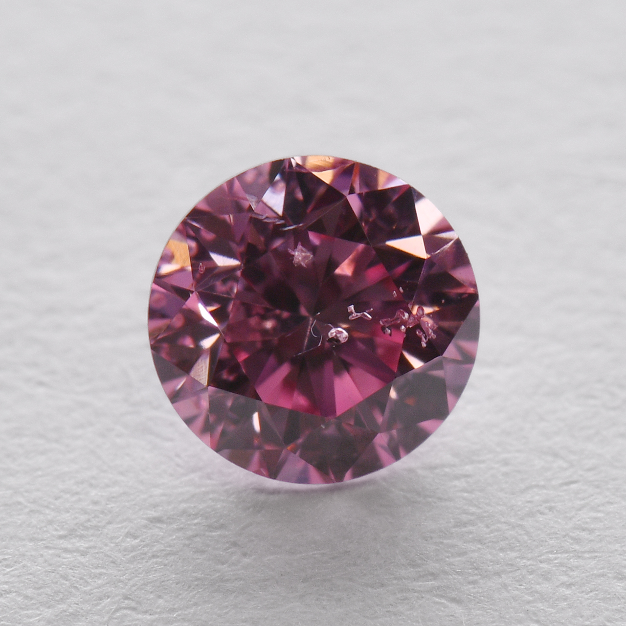 2015年アーガイル鉱山産地証明書付きの超レアストーンが入荷しました