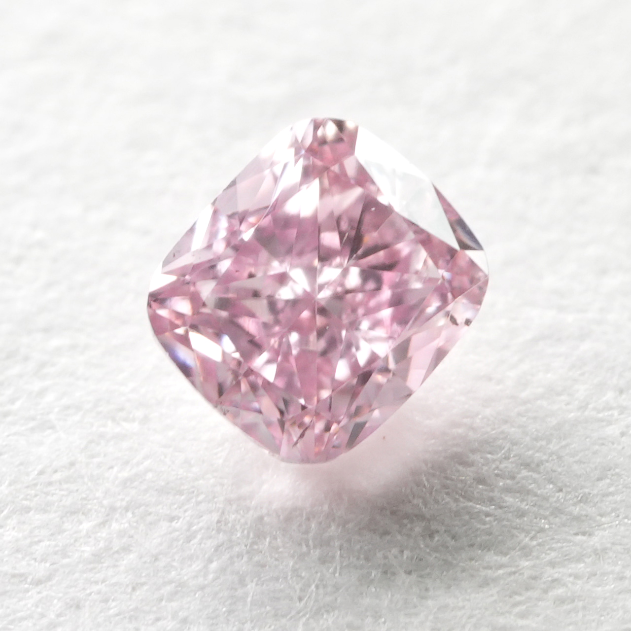 ピンクダイヤモンド界のアイドル的なカラーグレード『パープリッシュ系