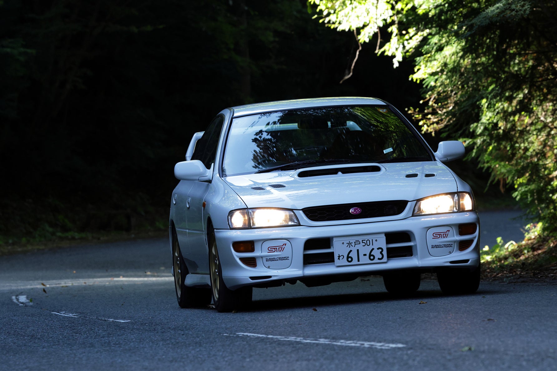 280PS・2L水平対向EJ20型ターボエンジン搭載 インプレッサWRX STiを