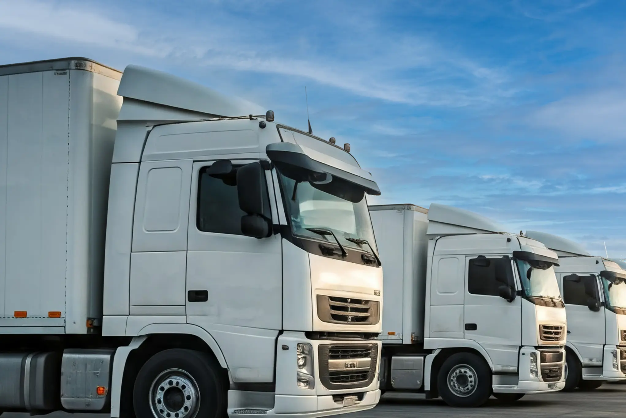 大型車ドライバーの休憩機会増加を目指し、「短時間限定駐車マス」を