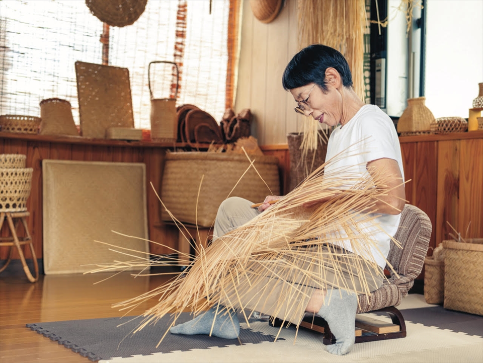 かごを編む 鳥越のすず竹細工とともに、柴田恵 – Japan Textile News