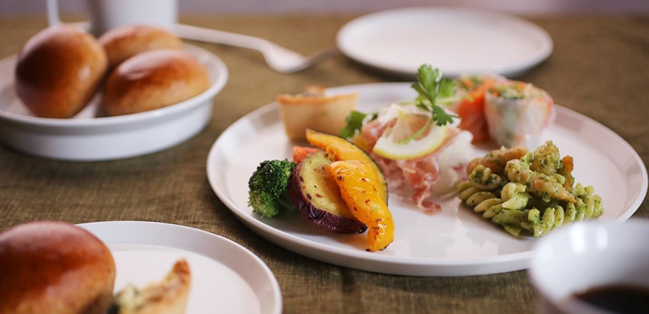 盛り付けるだけでおしゃれにみえる！白いお皿ラウンドプレート・ボウル