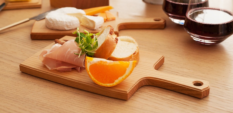パンやおやつに♪木製のチーズ・カッティングボード