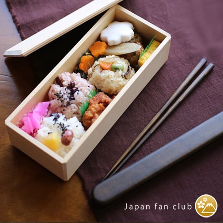 輪島キリモトのBENTO-BAKOは、なめらかな白木が美しい木製のお弁当箱