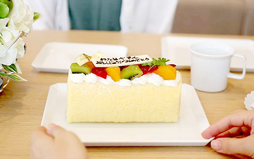 1616/aritaのスクエアプレートをケーキ皿で