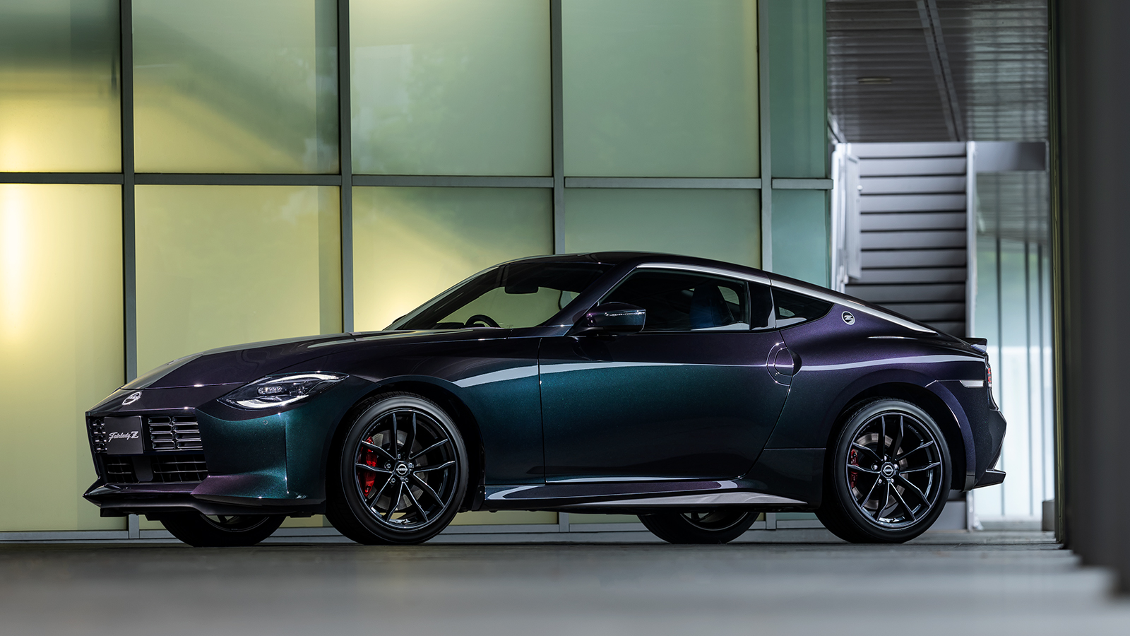 Nissan Fairlady Z gets R34 Bayside Blue, Midnight Purple
