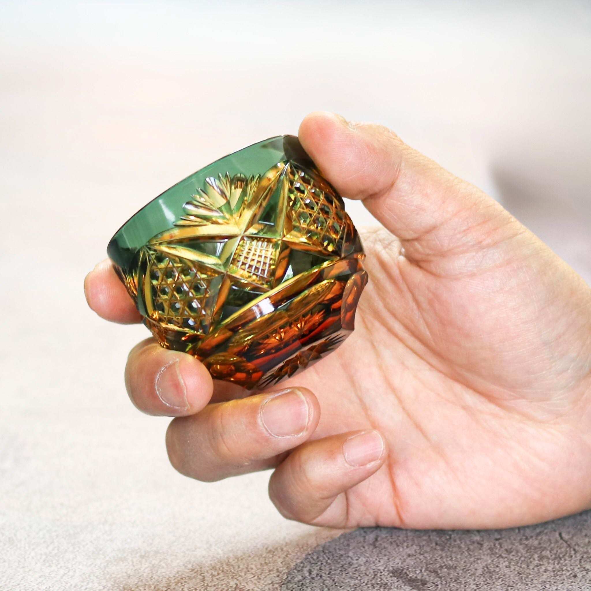 綾ガラス 酒器 | 綾切子 猪口 | 琥珀 グリーン | グラスアート黒木