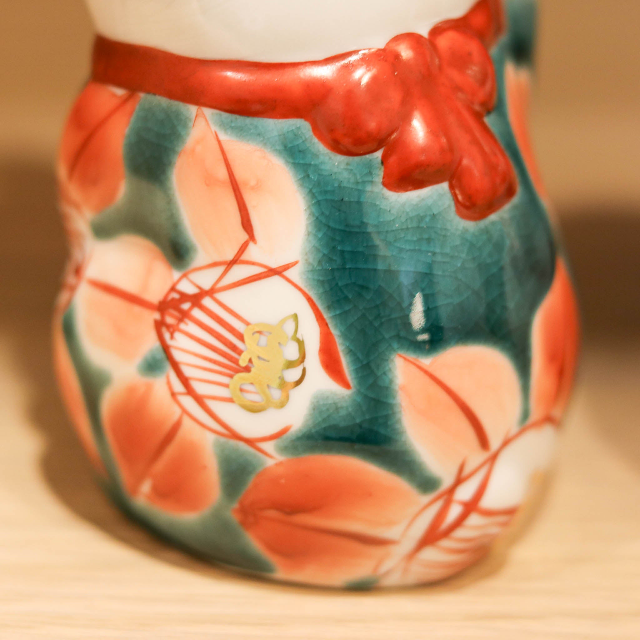 九谷焼 置物 | 招き猫 椿 ペアセット | 釉彩・赤絵 | 虚空蔵窯