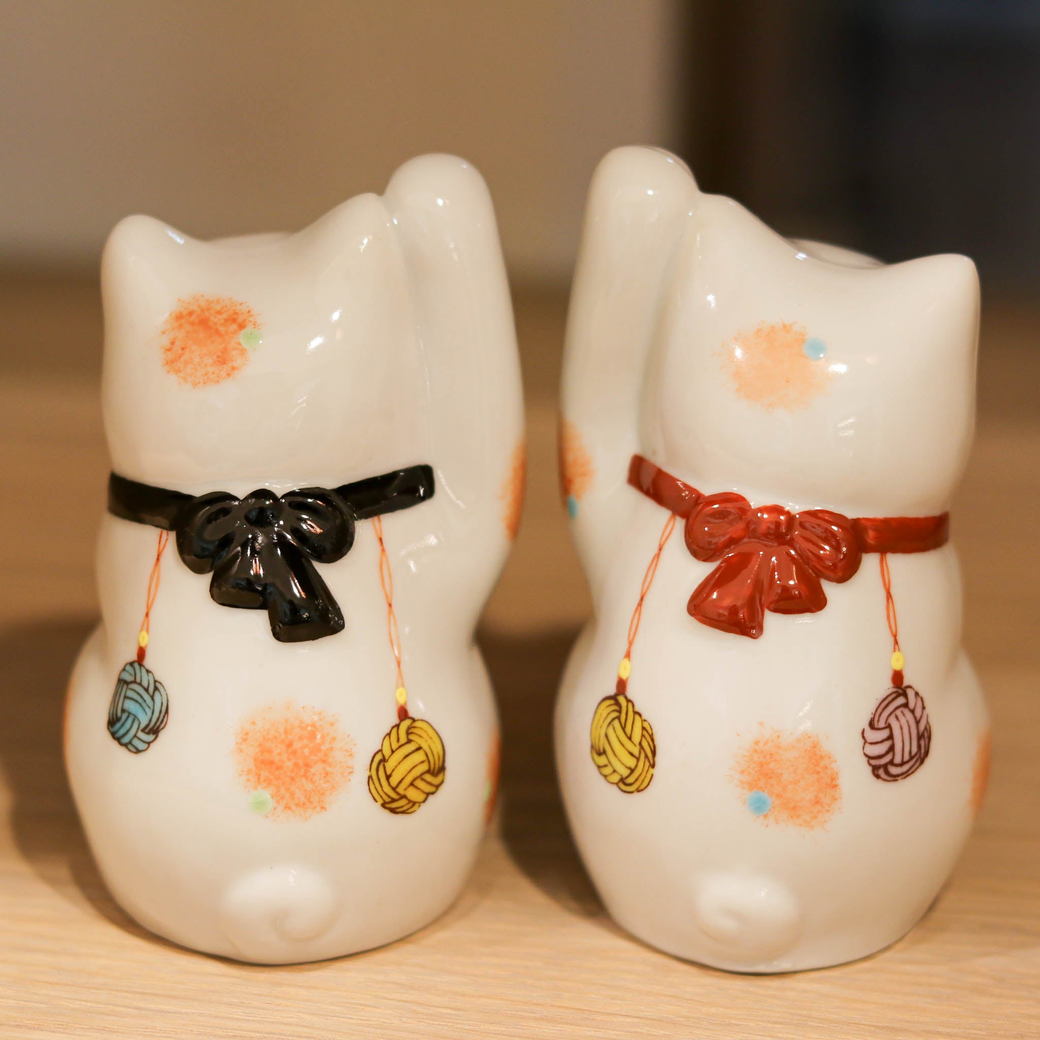 九谷焼 置物 | 招き猫 水引-結- ペアセット | 黒・赤 | 虚空蔵窯