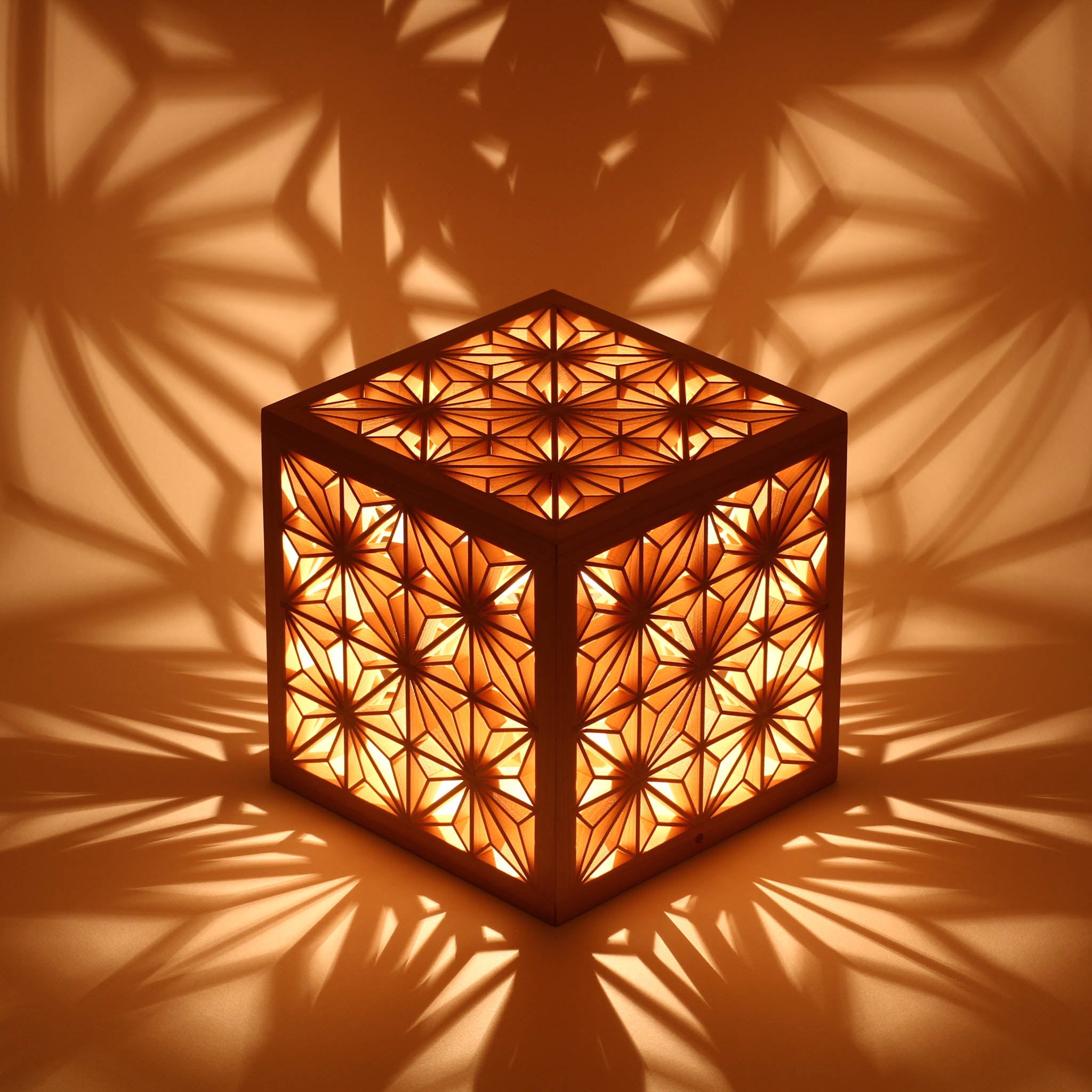 組子細工 テーブルランプ | 麻の葉キューブ M | 木のあかり