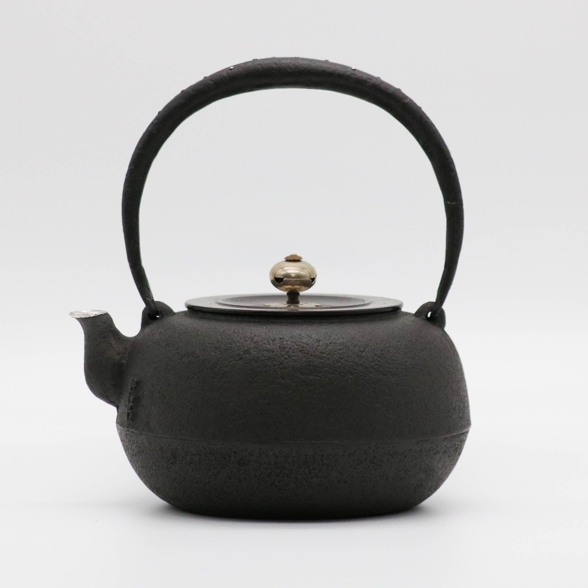 山形鋳物 鉄瓶 | 平丸 梅銀象嵌 | 10号 | あらい工房