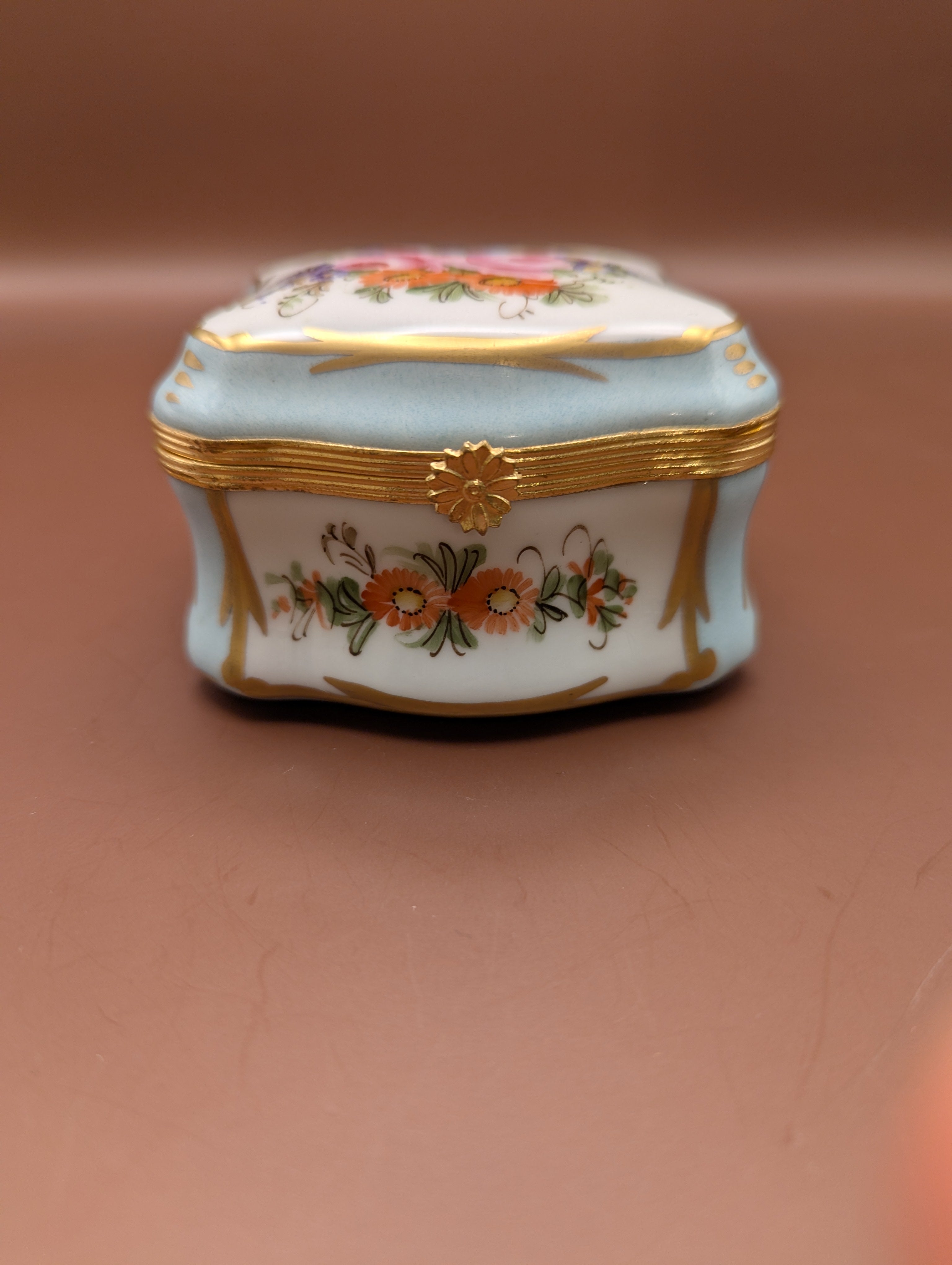 リモージュボックス 空色と金彩 | 手描き花柄・大きめサイズ