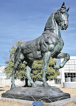 馬とともに》（5）巨きな馬（群馬県立近代美術館・群馬県企業局寄託