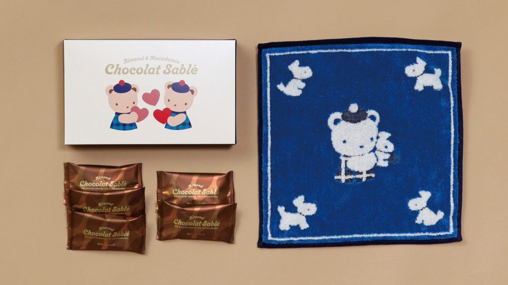 ファミリア×ユーハイム】数量限定ハンカチ付きスイーツセット登場