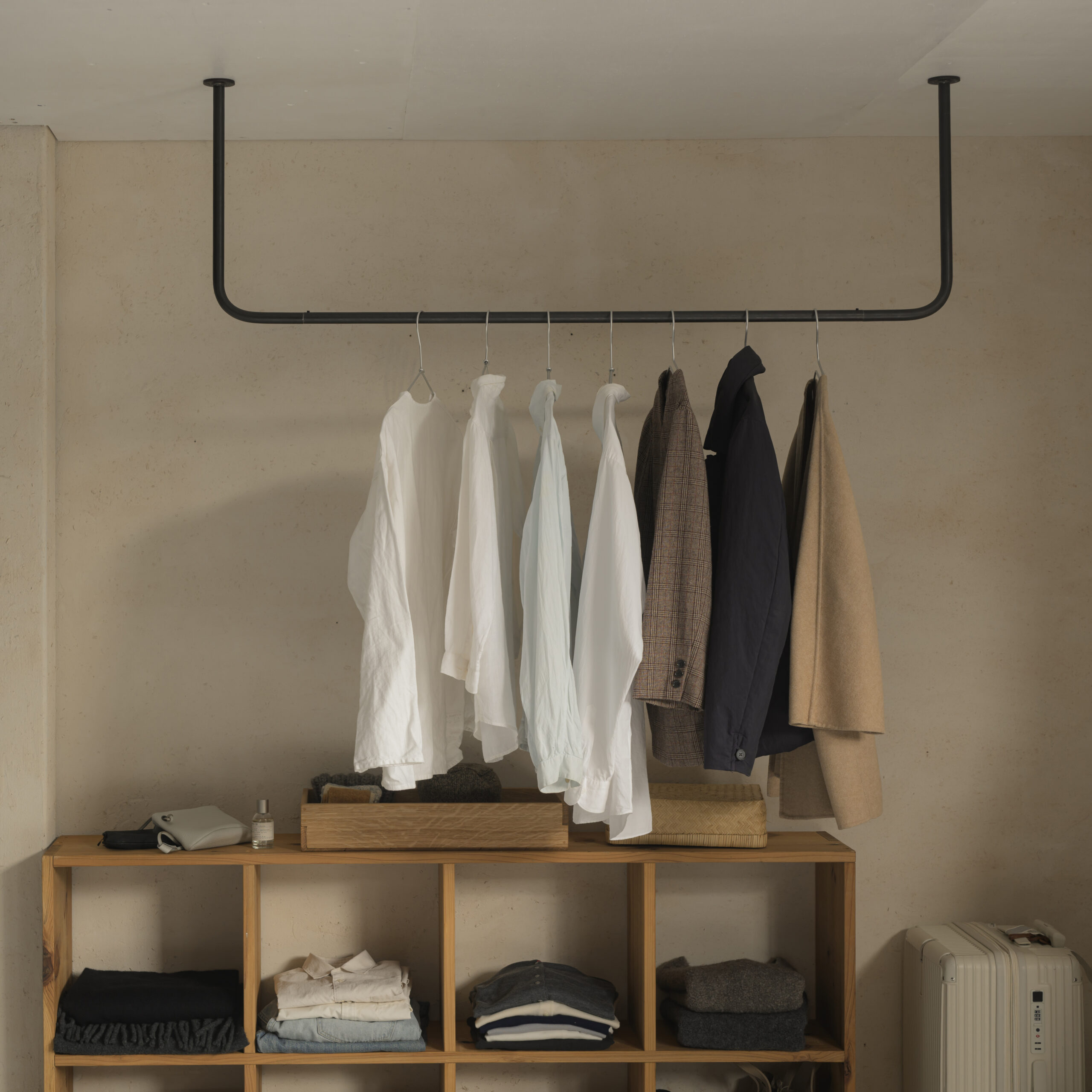 BOU】錆びないコの字型天吊りハンガーバー（黒） | 金物,ハンガーバー