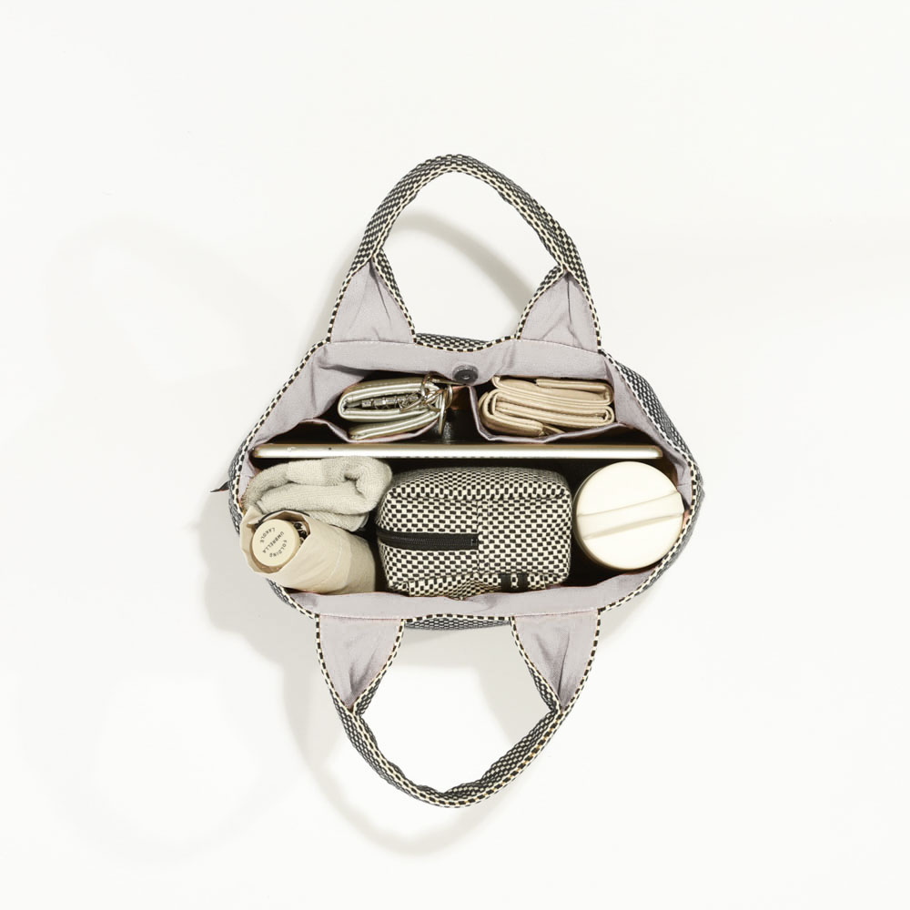 sasicco オーバルトート 白と黒の市松 | 三河木綿 刺子織 | タネイ