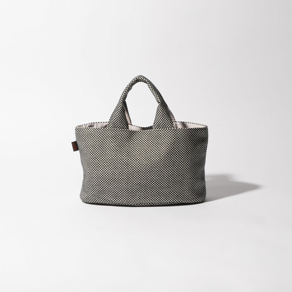 sasicco オーバルトート 白と黒の市松 | 三河木綿 刺子織 | タネイ