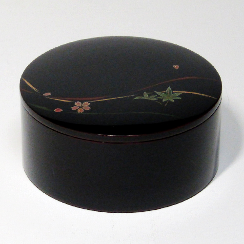 輪島塗 弁当箱 (1段) -流水春秋蒔絵- [内面朱色/外面タメ色] 丸形