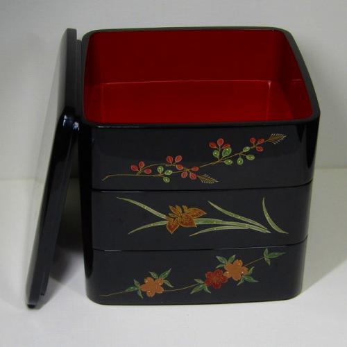 輪島塗重箱 角形 胴張り 三段 -四季草花の蒔絵仕上げ- [朱色/黒色