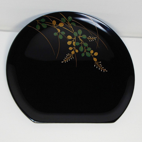 輪島塗 銘々皿 半月形 -萩の蒔絵仕上げ- [内外面とも黒色]｜輪島市の