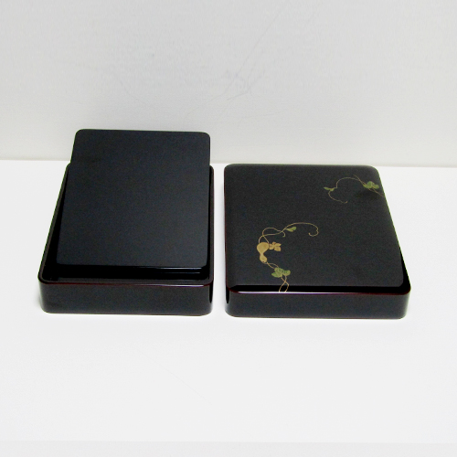 輪島塗 硯箱 被せ蓋式 –瓢箪の高蒔絵仕上げ- [内外面とも黒タメ色