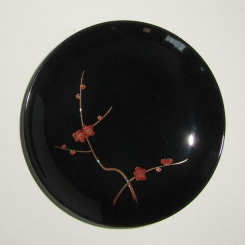 輪島塗 銘々皿 丸形 -梅の蒔絵仕上げ- [内外面とも黒色] 螺鈿 (ラデン