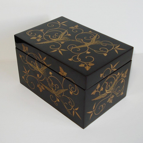 輪島塗 利休茶箱 -松竹梅・鶴の蒔絵仕上げ- [黒色]｜輪島市の輪島塗