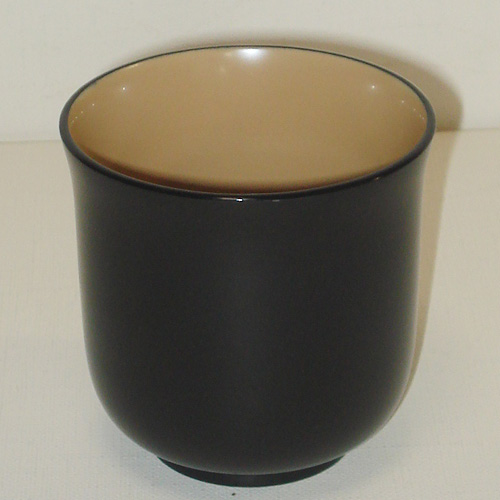 輪島塗 湯呑 (中) -無地- [内面白色/外面黒色]｜輪島市の輪島塗漆器