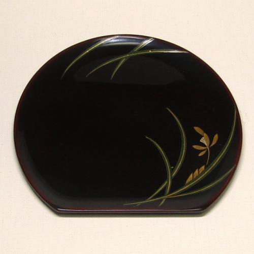 輪島塗 銘々皿 半月形 -蘭の蒔絵仕上げ- [内外面とも黒タメ色]｜輪島市