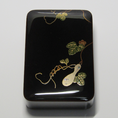 輪島塗 名刺入れ 角型 -瓢箪の蒔絵仕上げ- [内外面とも黒タメ色] 被せ