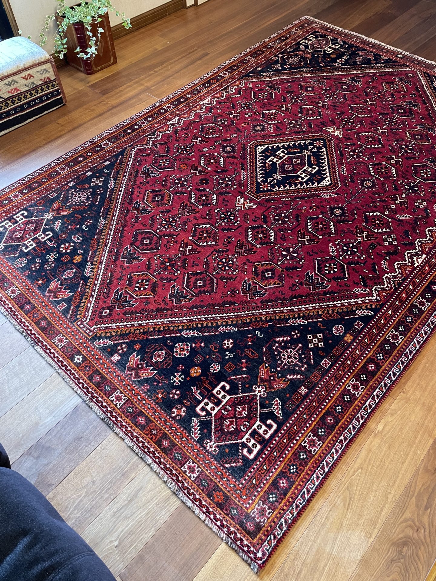 シラーズ・ペルシャ絨毯 | 調度品の亀川【公式】ゾランヴァリギャッベ