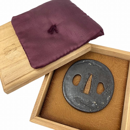 高価買取！】山城国伏見住 金家 鉄鍔 山水の図をお買取させて頂きまし