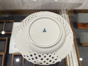 マイセン【Meissen】アンティーク 五種ベーシックフラワー 透かし金彩