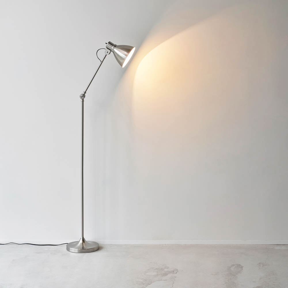 インダストリアル シンプル フロアランプ – KANADEMONO