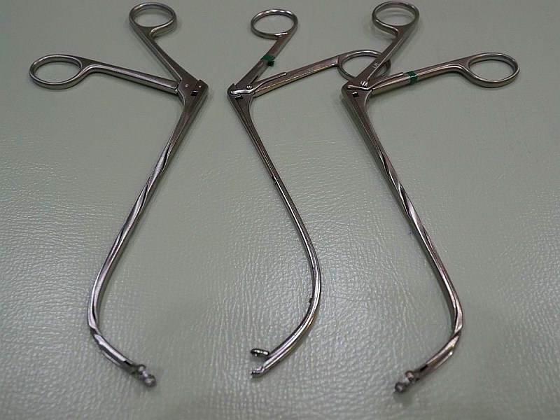 祝！「西端氏小鋭匙鉗子強弯右開・左開」発売 | 金子耳鼻咽喉科