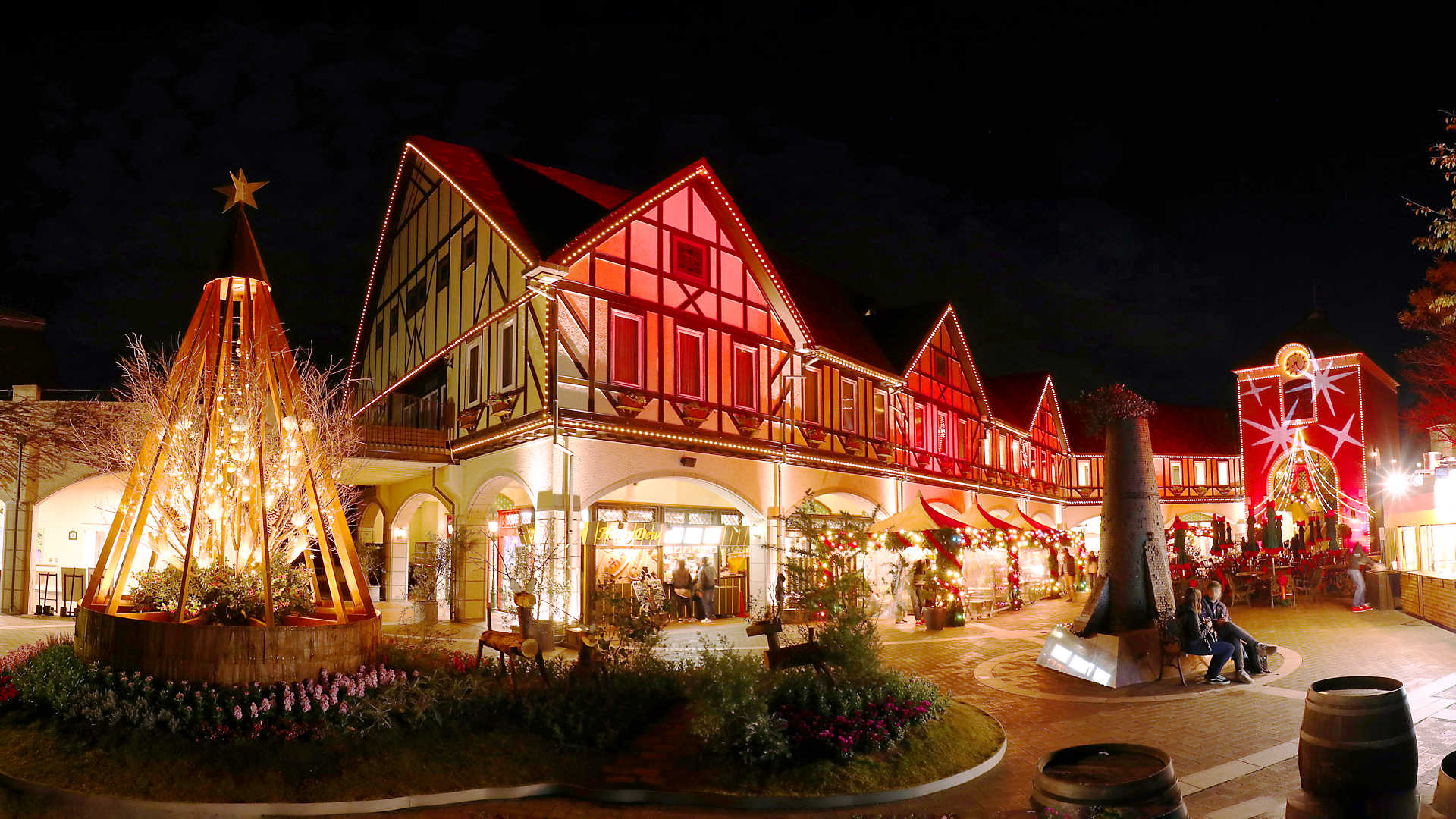 古城のクリスマス 神戸布引ハーブ園の夜景とクリスマスイルミネーション