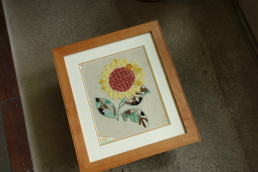 刺繍作品にアレンジをプラスして、私らしく愉しむ額縁に | majakka