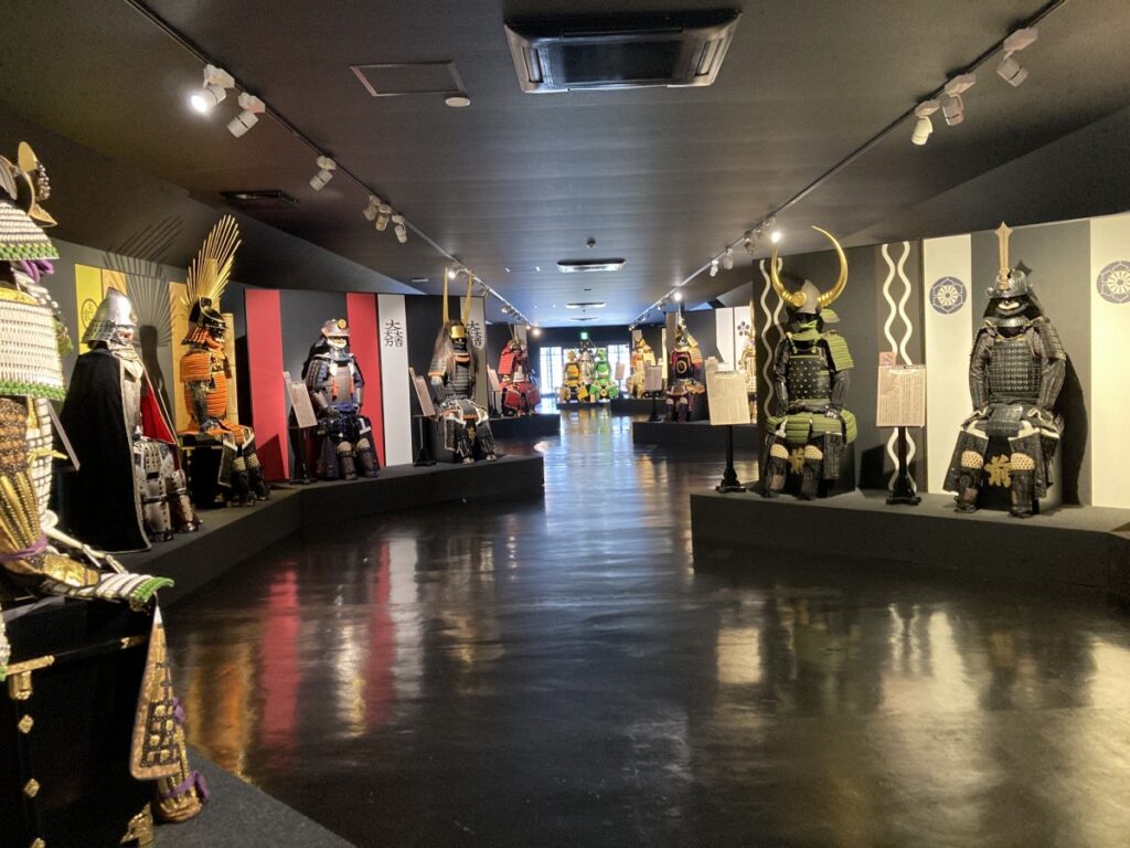 鎧一式〇百万円！？「甲冑工房丸武」で戦国体験してきた - かごうぇぶ