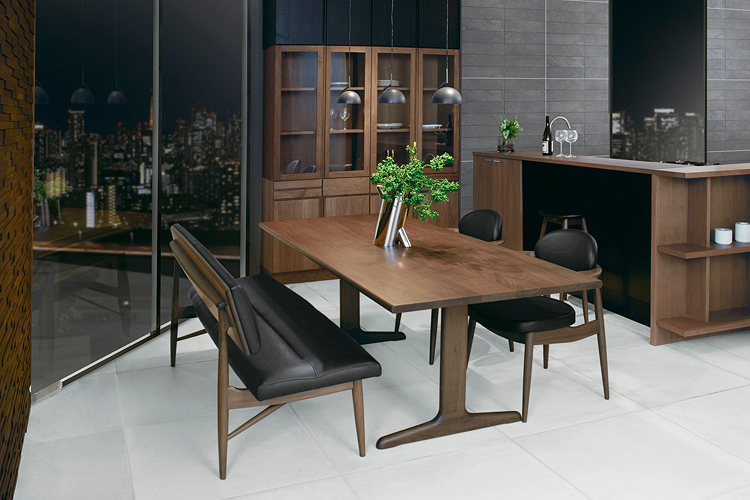 コンパクトながら快適さも妥協しない BOSS STYLE | 国産家具とオーダー