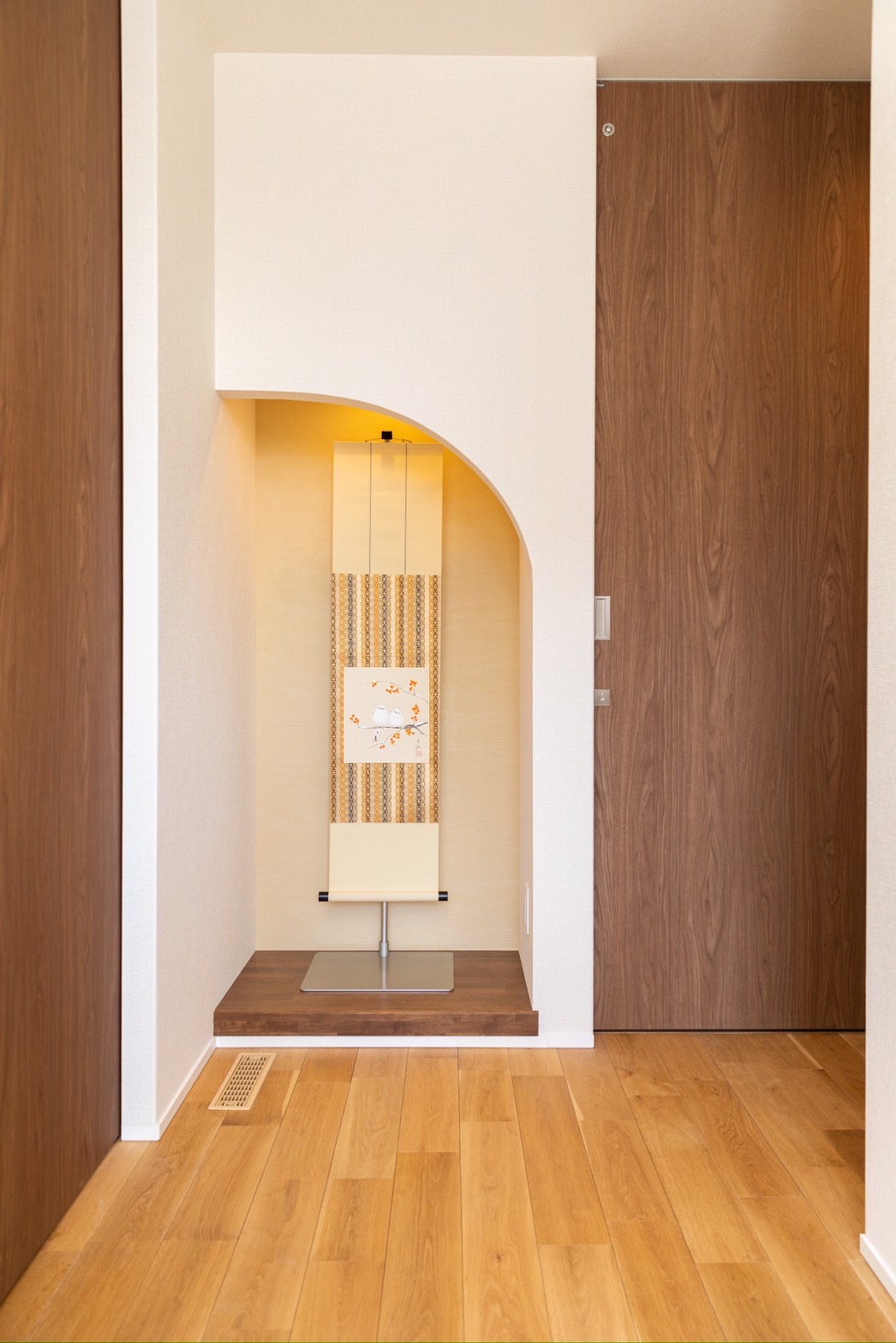 新発売！！ アルミ製多目式飾り台 | 岐阜の掛軸(掛け軸)メーカー偕拓堂