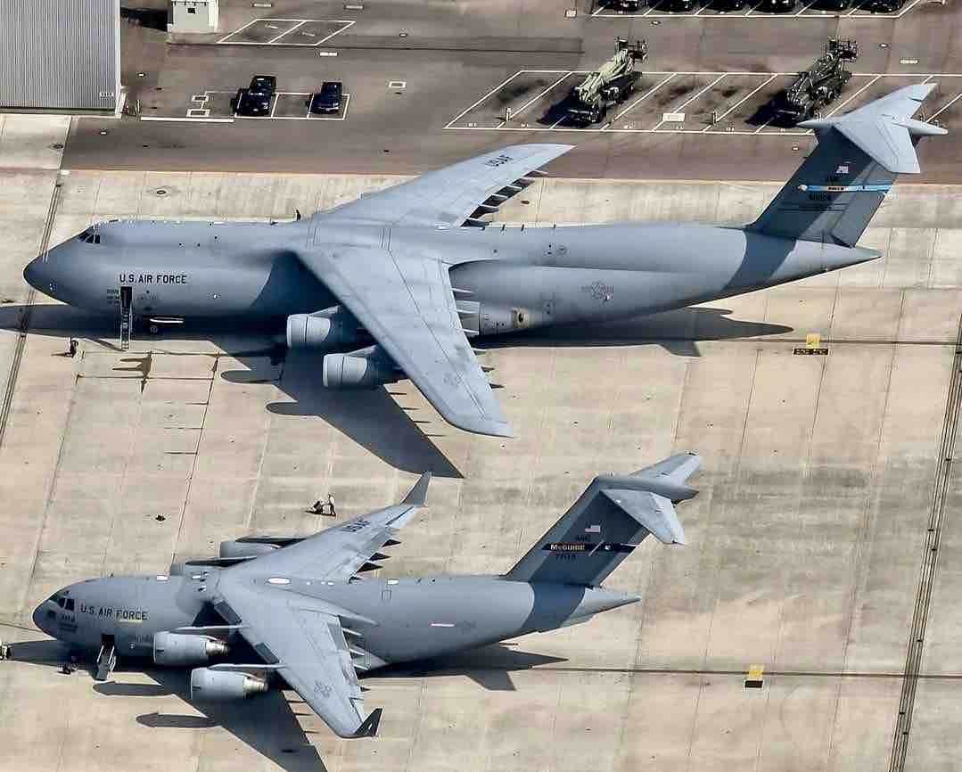 世界最大級の輸送機！C-5ギャラクシーの驚くべき能力 | 海洋国防アカデミー