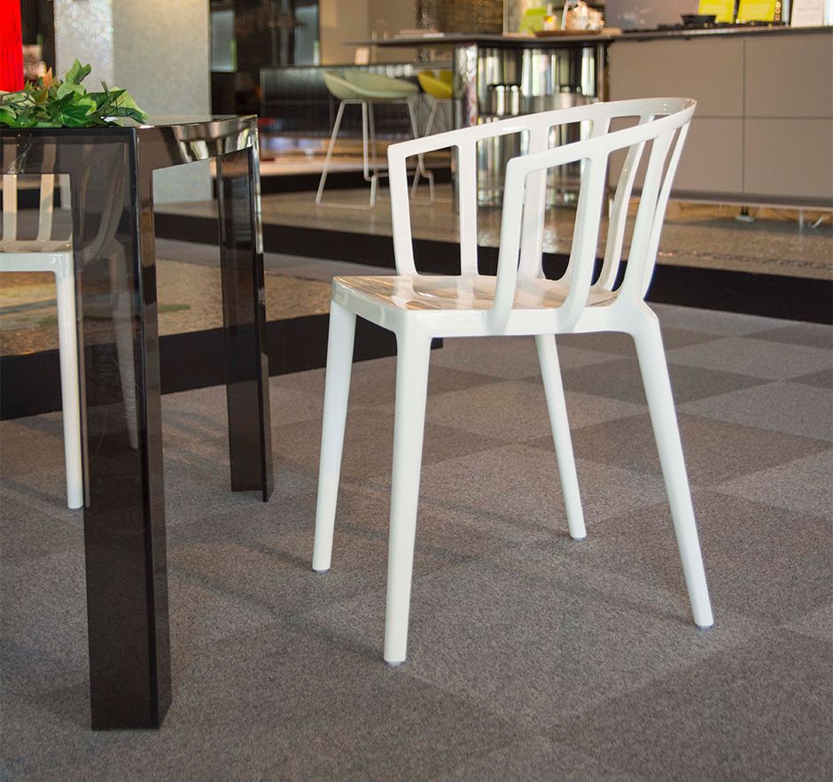 ゆったりした座り心地とシルキーな肌触り。「ヴェニスマット