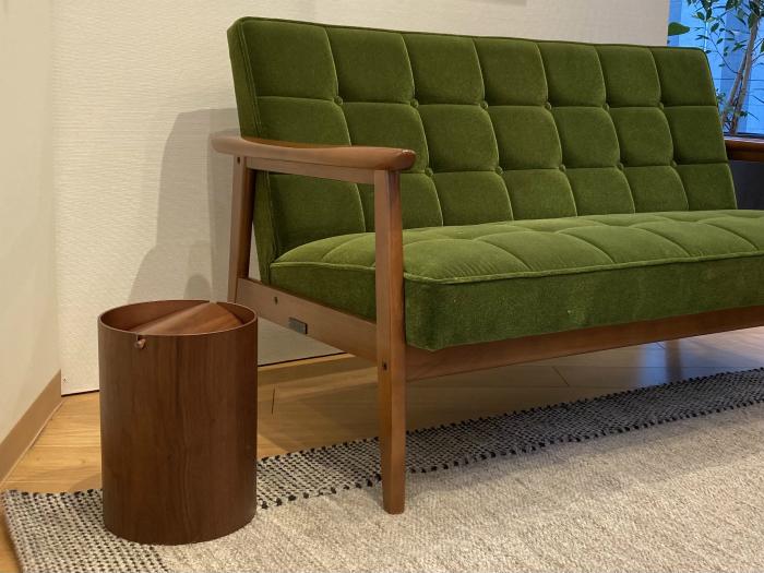 半世紀以上愛される「サイトーウッド」のゴミ箱 – カリモク60