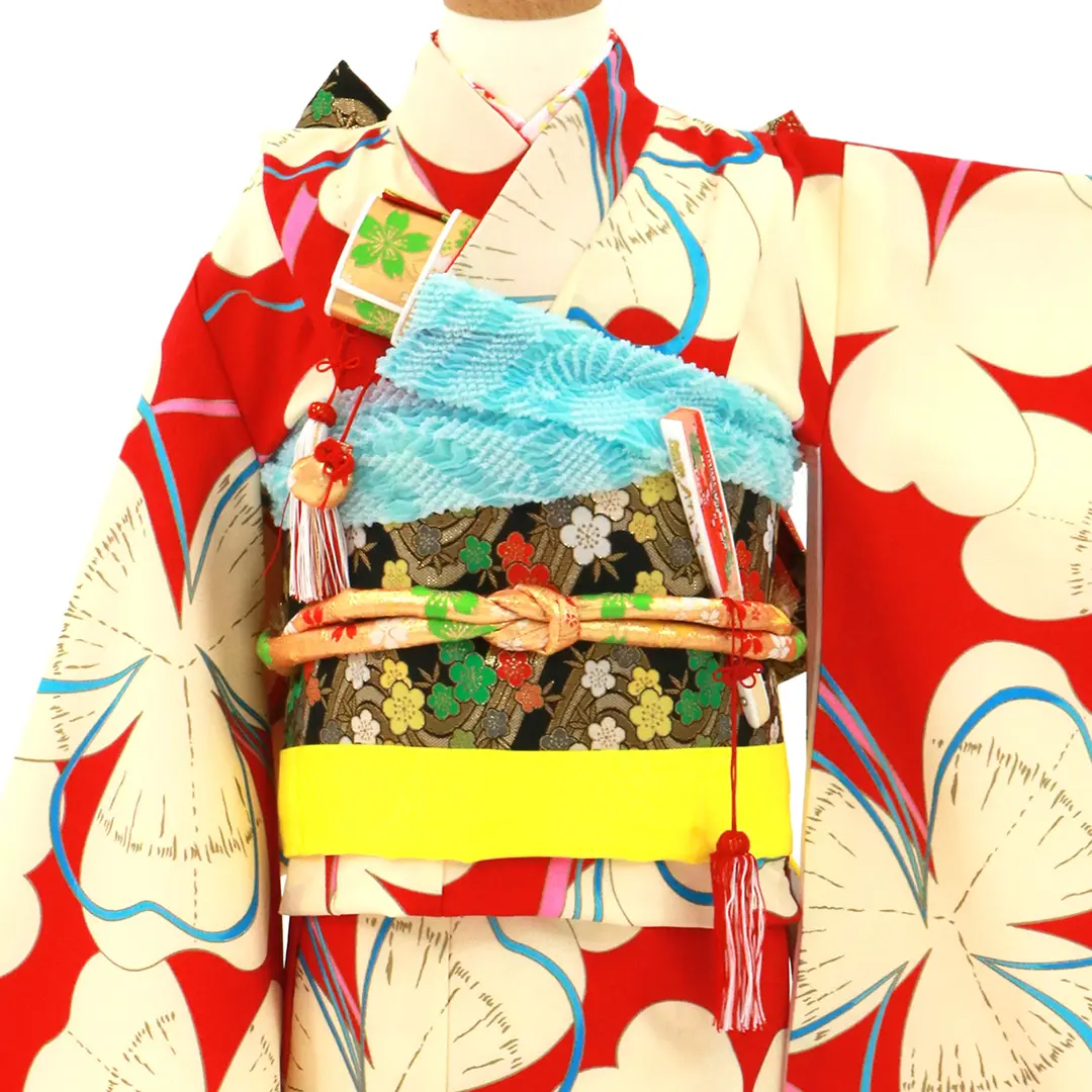 赤地にクリーム色のクローバーの着物／七五三・七歳女の子 | 宅配着物