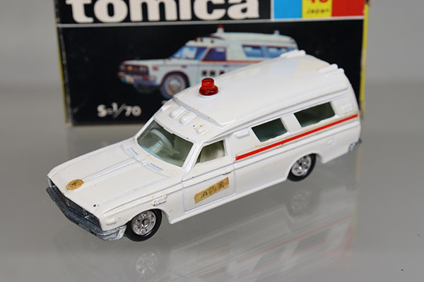 ミニカーショップ ケンボックス トミカ 黒箱☆40☆トヨタ救急車(1E/2B