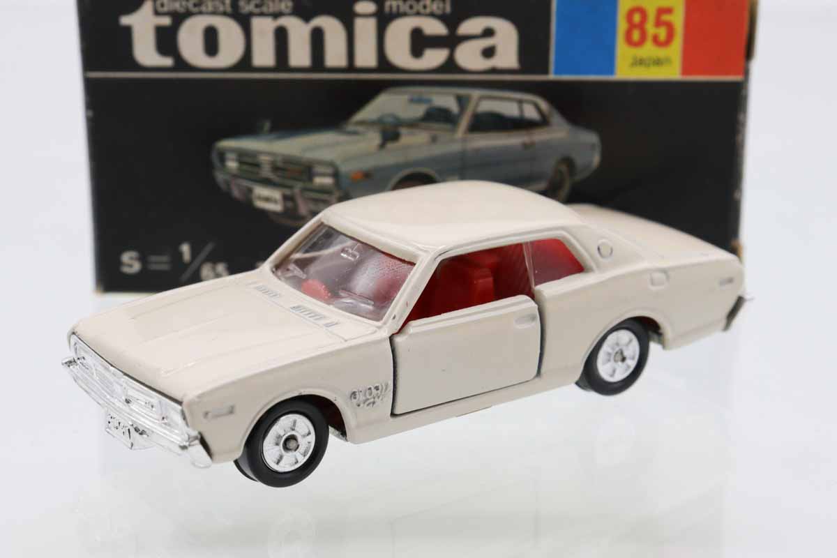 黒箱トミカ 85 Nissan Gloria 2000 1/65 黒箱トミカ 85 Nissan Gloria