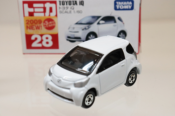 ミニカーショップ ケンボックス トミカ 赤箱☆28☆トヨタiQ (白
